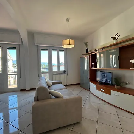 Apartment La Terrazza Sul Porto By World *